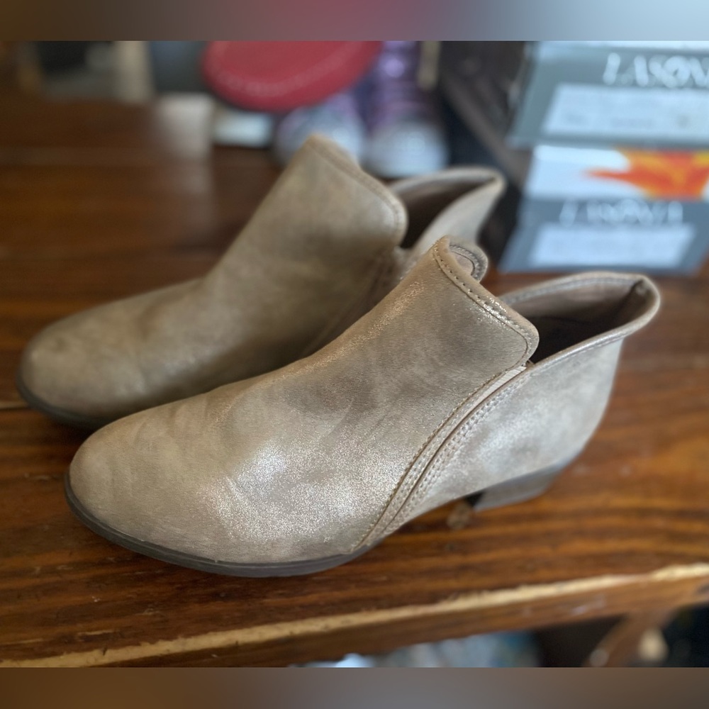 Time and true Booties womens 7 but run a little large